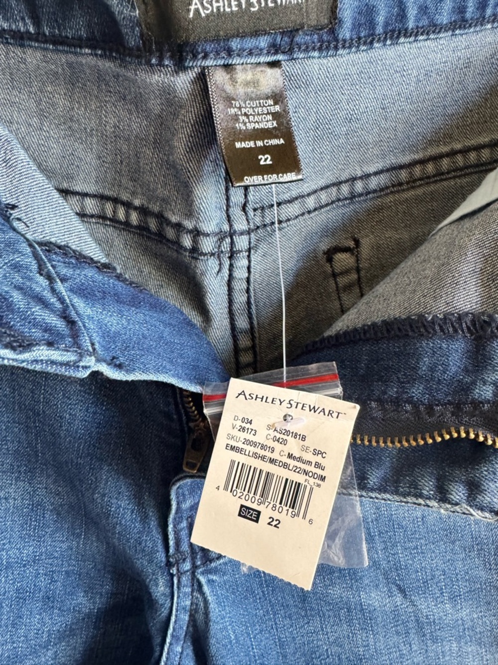 Ashley Stuart  Women’s Blue Embellished Jeans Size 22 - Picture 3 of 5
